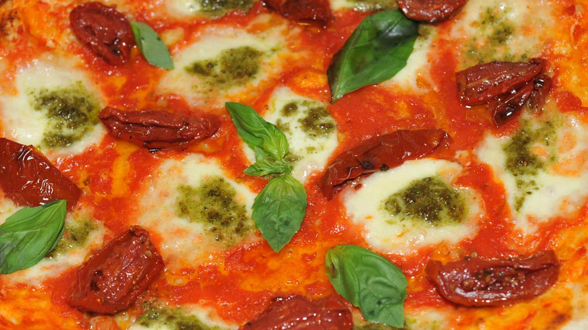 Pizza aus dem Holzofen
